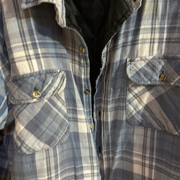 Men’s Wilderness Quilt Lined Flannel Button Down - Picture 5 of 5
